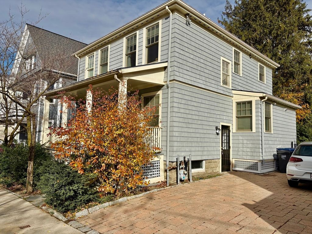 Exterior, Facade, Rowhouse