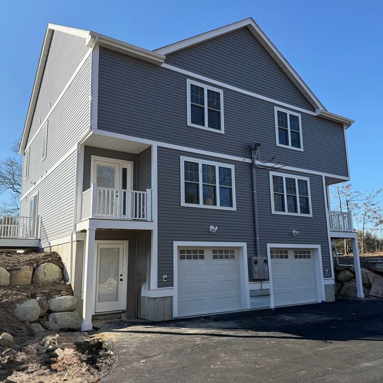 Attached, Exterior, Facade, Rowhouse