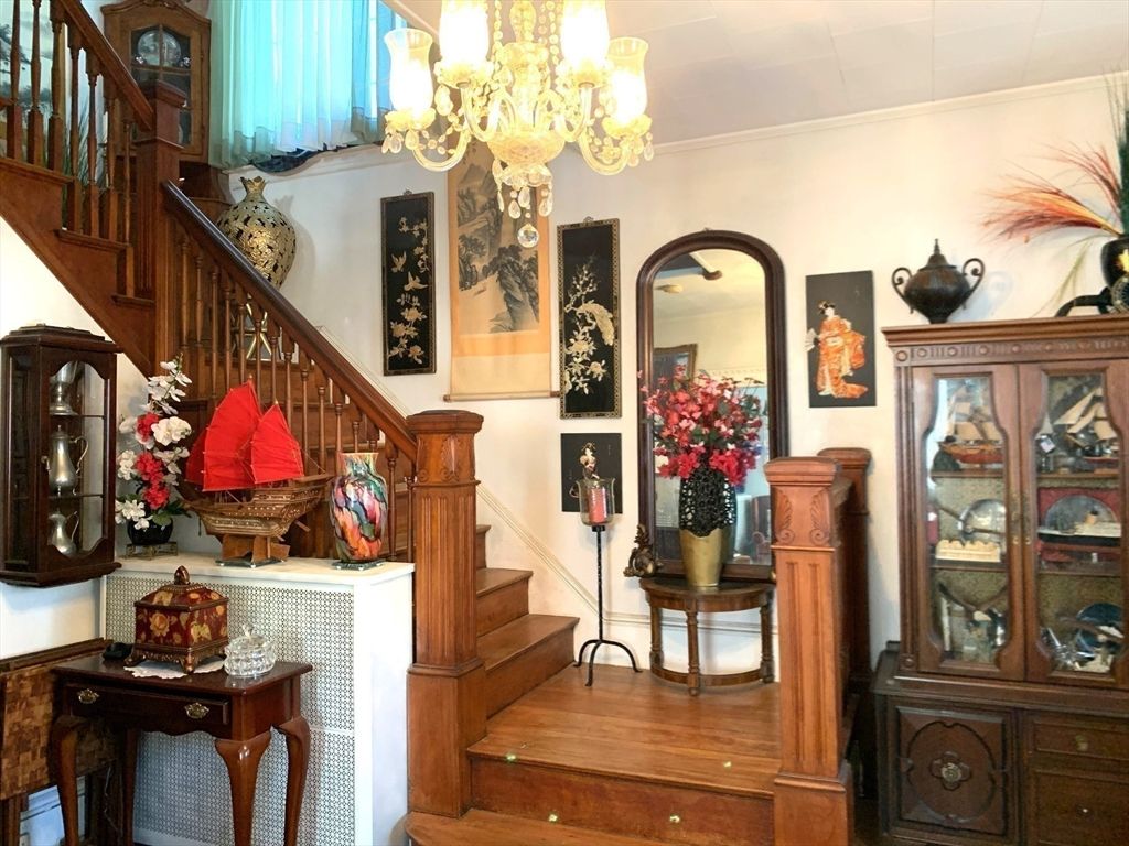 Chandelier, Interior