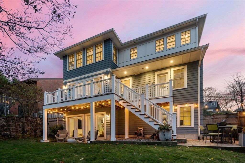 Exterior, Facade, American Foursquare