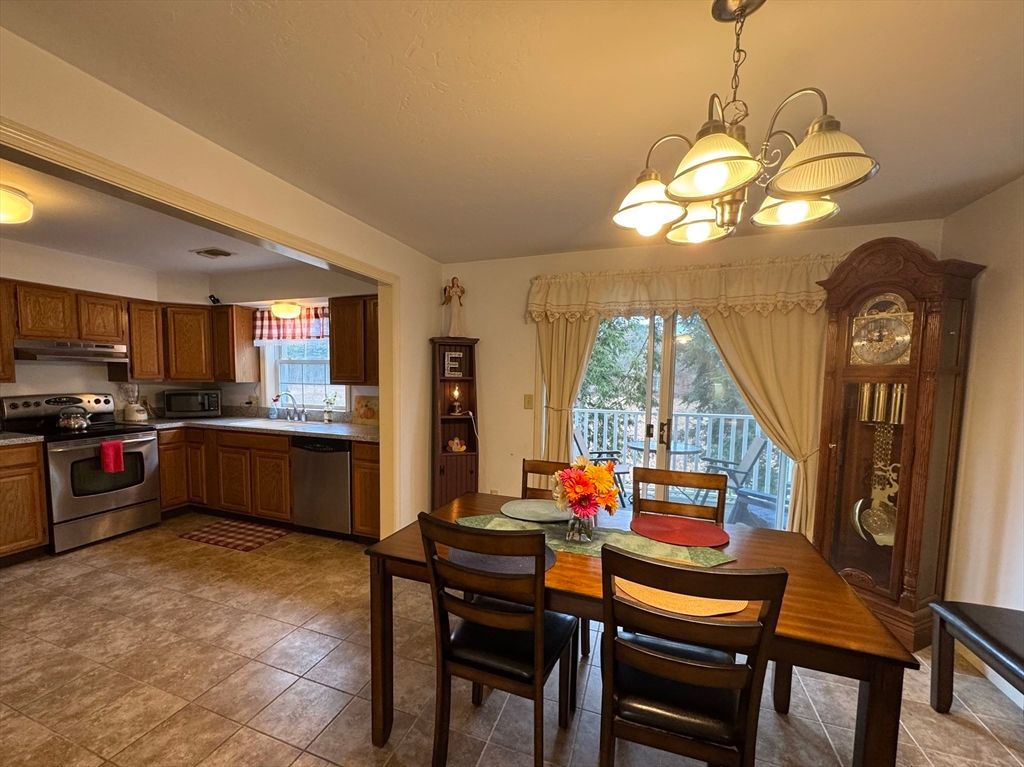 Chandelier, Dining room, Interior, Kitchen, Stainless Steel Appliances