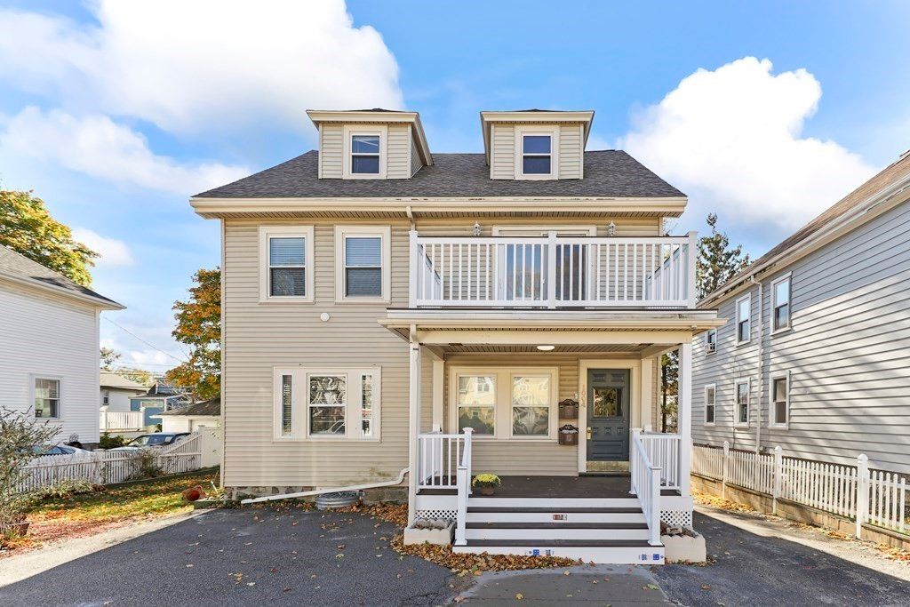 Exterior, Facade, American Foursquare