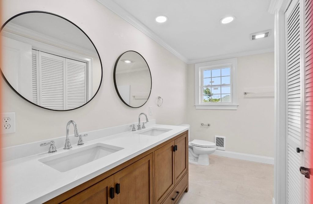 Bathroom, Dual Sink Vanities, Interior, Recessed Lighting