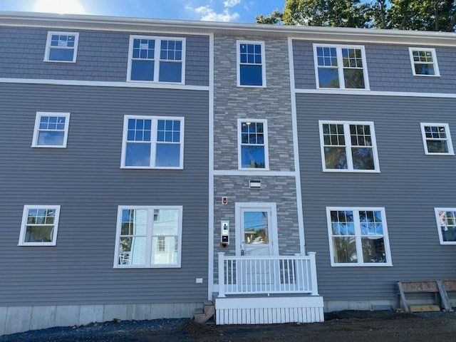 Exterior, Facade, Rowhouse