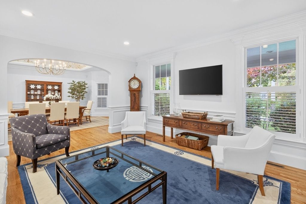 Chandelier, Dining room, Interior, Living room, Recessed Lighting, Wood Texture Flooring