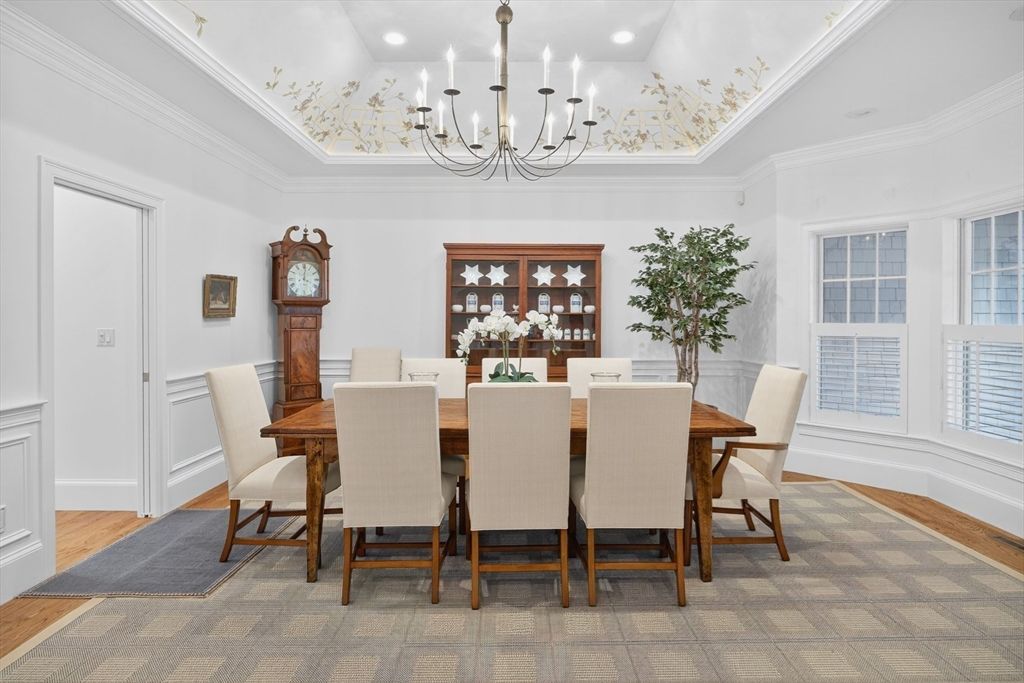 Chandelier, Dining room, Interior, Recessed Lighting, Wood Texture Flooring