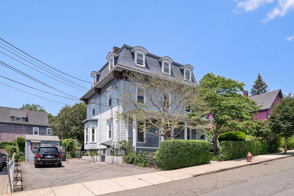 Exterior, Facade, Queen Anne Victorian