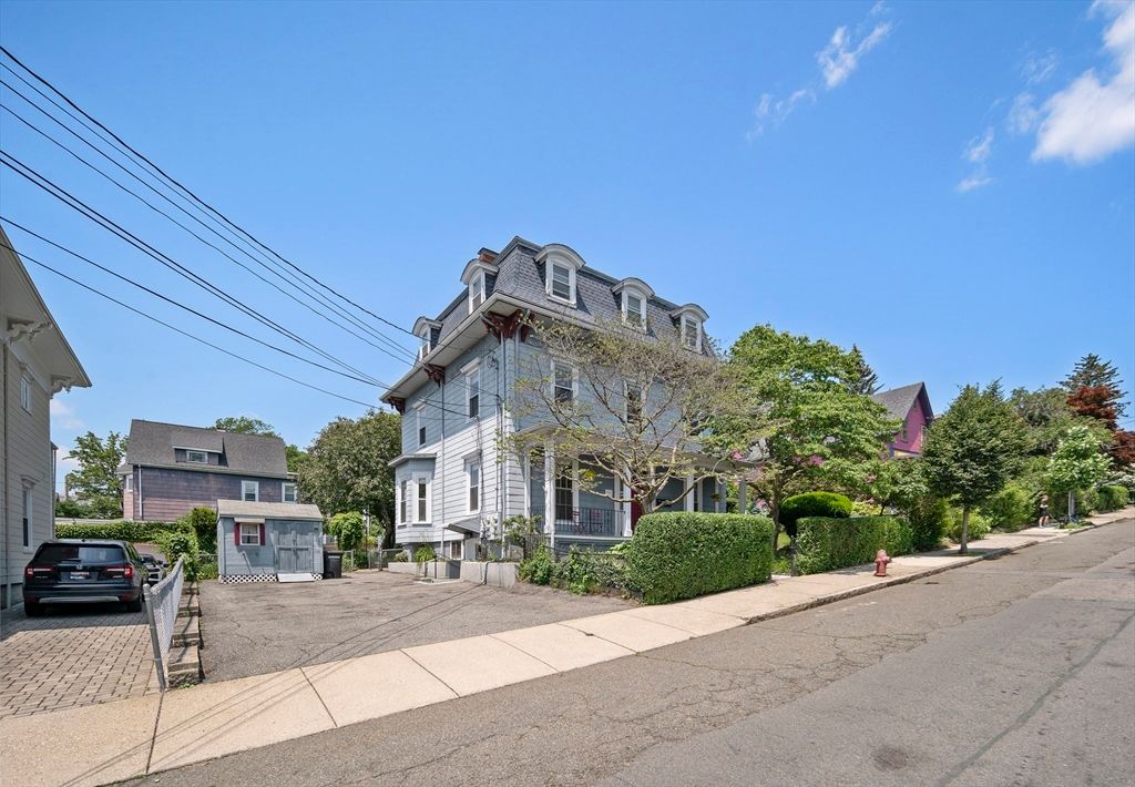 Exterior, Facade, Queen Anne Victorian