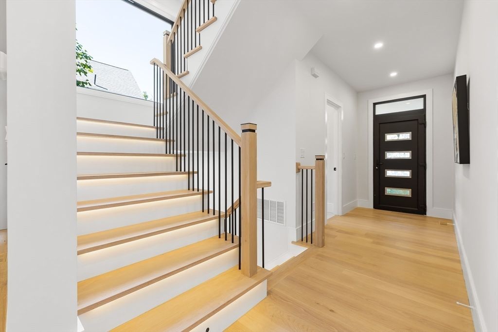 Interior, Recessed Lighting, Wood Texture Flooring