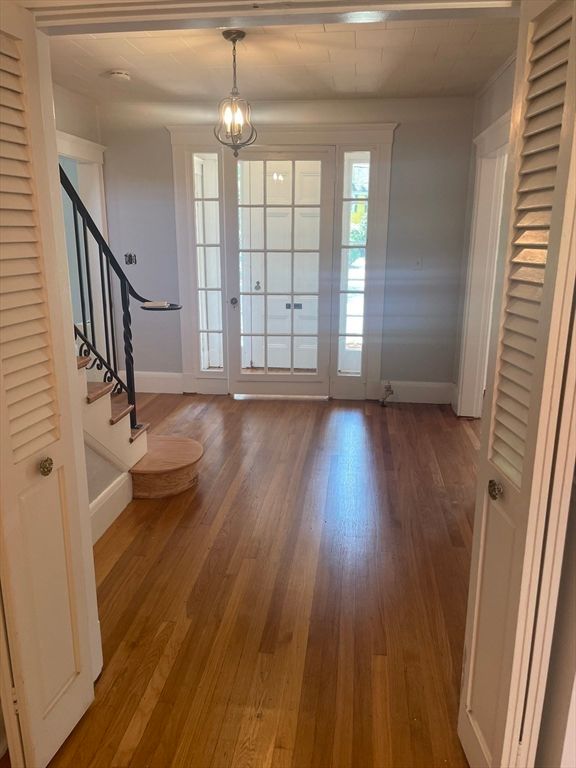 Empty room, Interior, Pendant Lights, Wood Texture Flooring