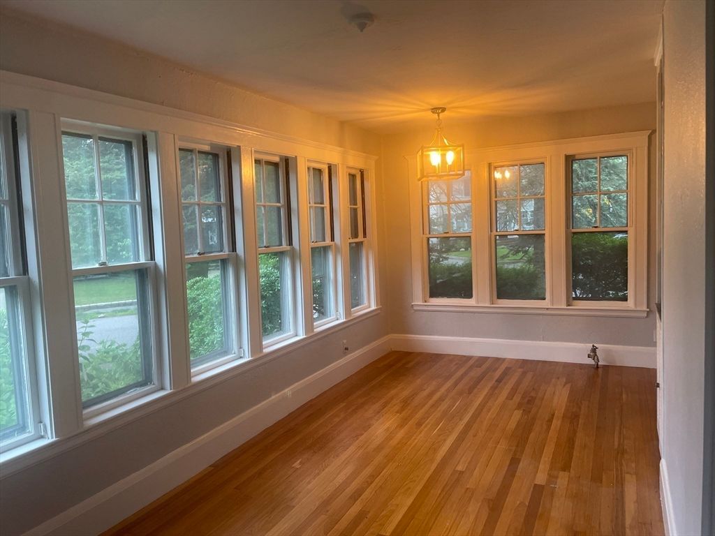 Empty room, Interior, Pendant Lights, Wood Texture Flooring