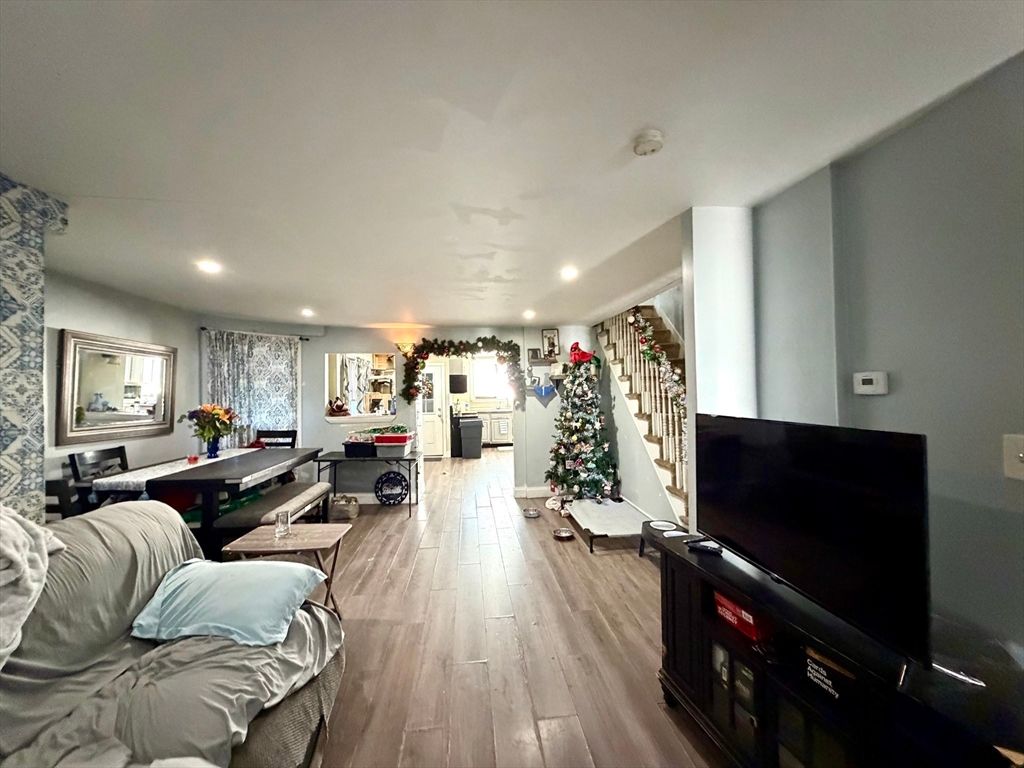 Interior, Recessed Lighting, Wood Texture Flooring