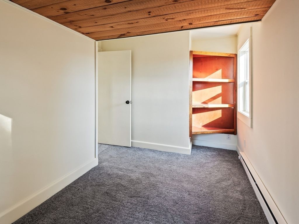 Empty room, Interior, Wooden Ceilings