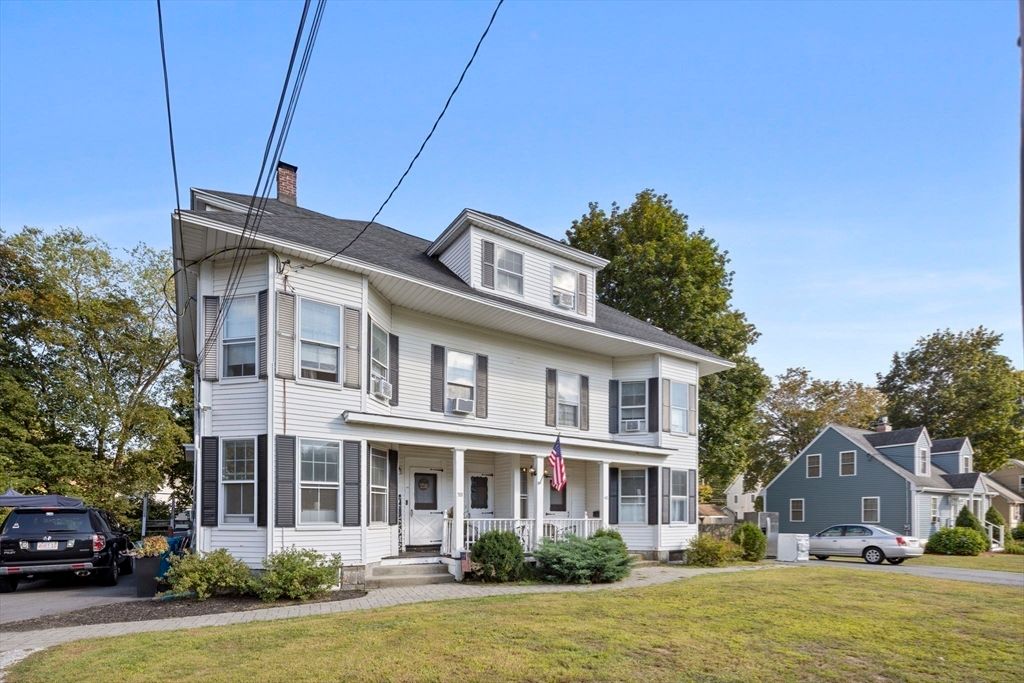 Attached, Exterior, Facade, American Foursquare