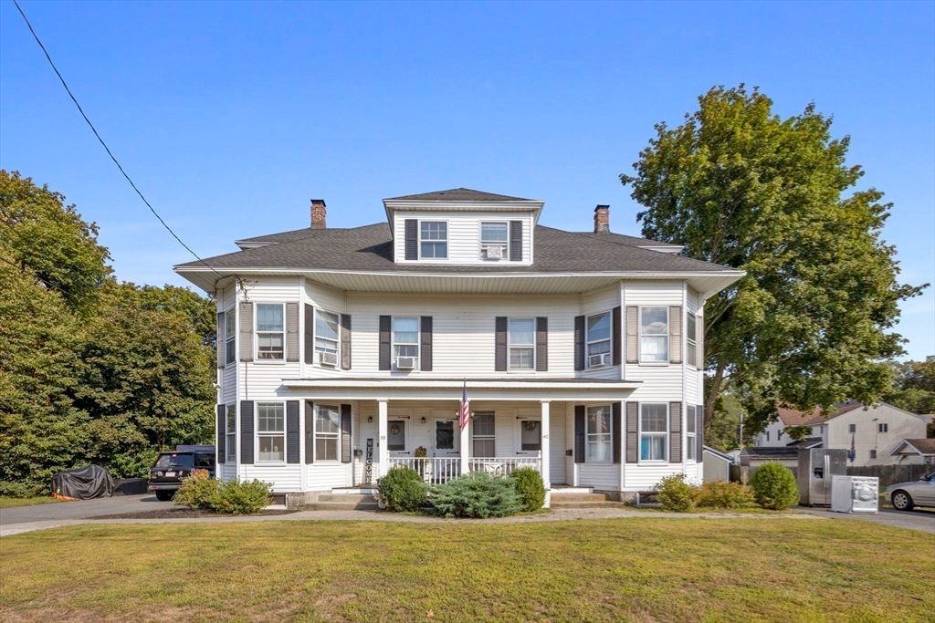 Exterior, Facade, American Foursquare