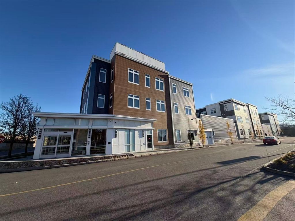 Exterior, Facade, Rowhouse