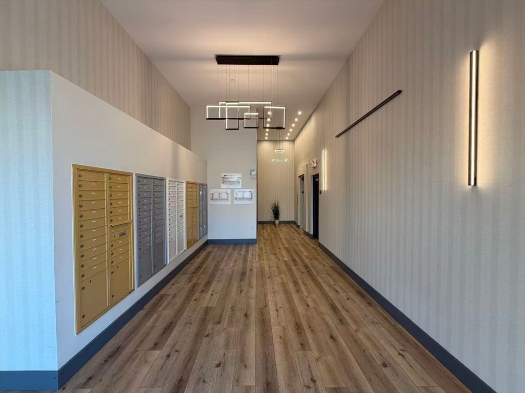 Interior, Pendant Lights, Wood Texture Flooring