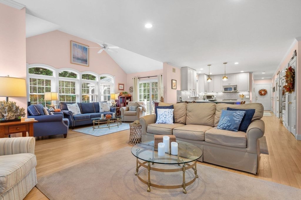 Interior, Kitchen, Living room, Pendant Lights, Recessed Lighting, Stainless Steel Appliances, Wood Texture Flooring