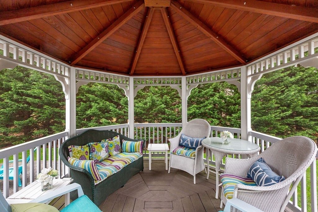 Exterior, Sun Room, Wooden Ceilings