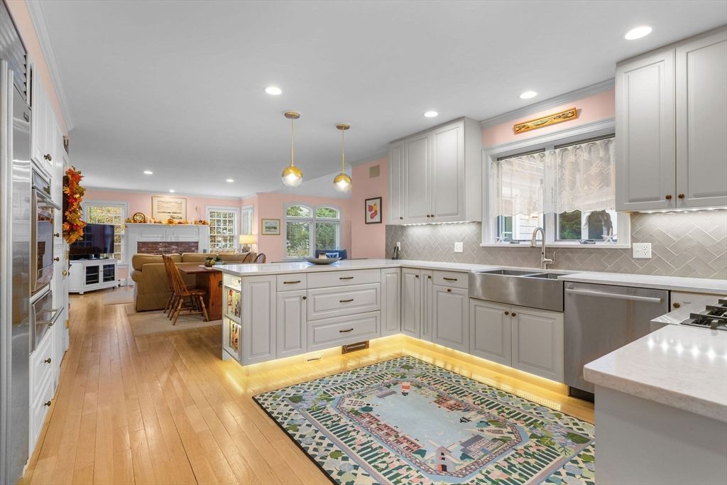 Dining room, Interior, Kitchen, Pendant Lights, Recessed Lighting, Stainless Steel Appliances, Wood Texture Flooring