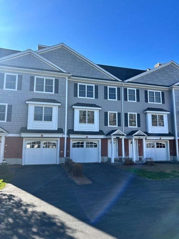 Attached, Exterior, Facade, Rowhouse