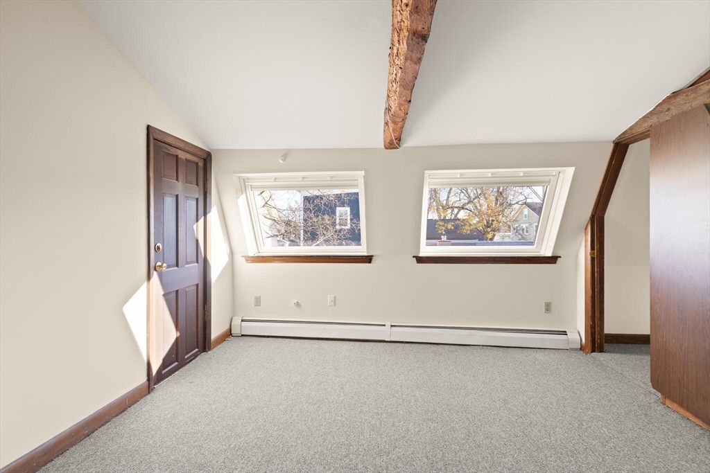Empty room, Interior, Wooden Beams