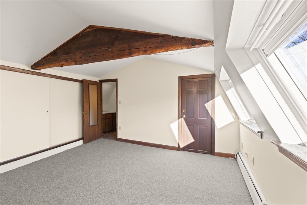 Empty room, Interior, Wooden Beams