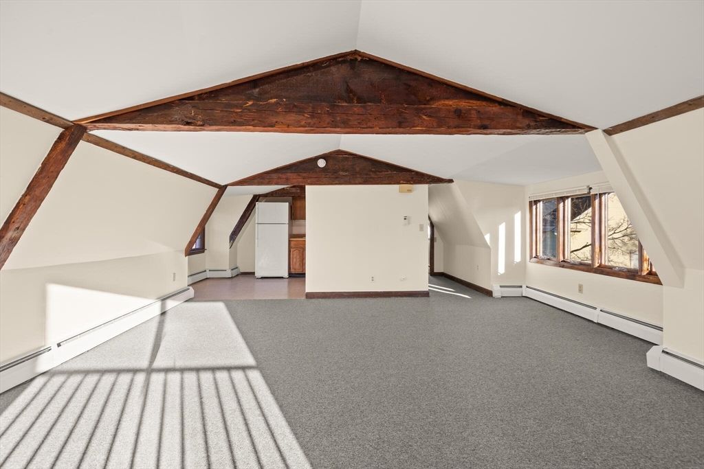 Empty room, Interior, Wooden Beams