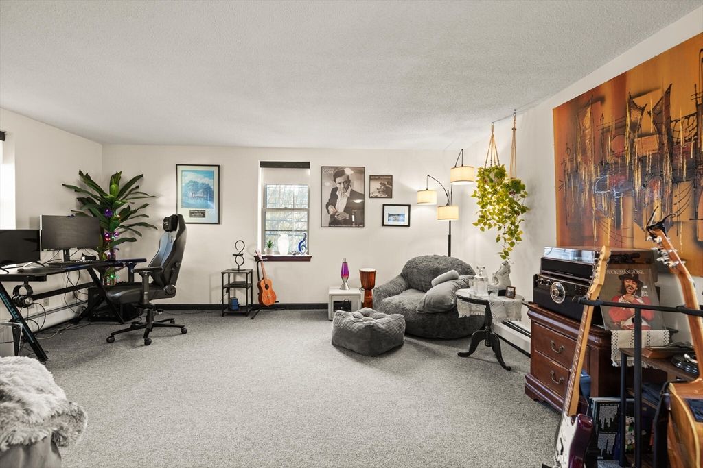 Home Office, Interior