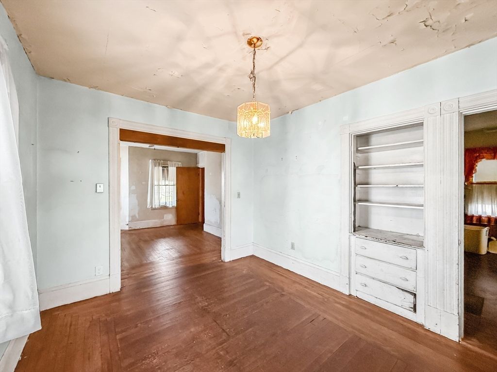 Empty room, Interior, Pendant Lights, Wood Texture Flooring