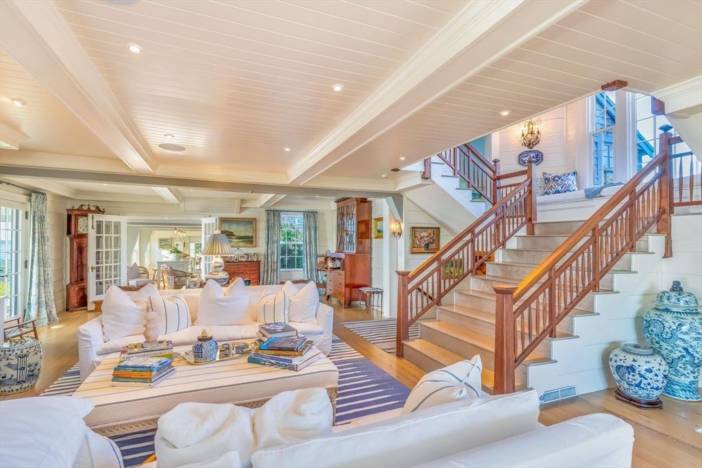 Chandelier, Dining room, Interior, Living room, Recessed Lighting, Wood Texture Flooring