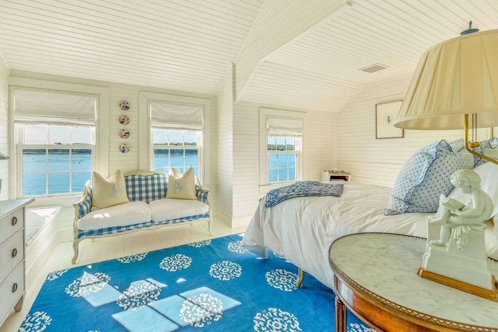 Bedroom, Interior, Water