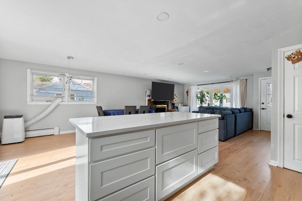 Dining room, Interior, Living room, Pendant Lights, Recessed Lighting, Wood Texture Flooring
