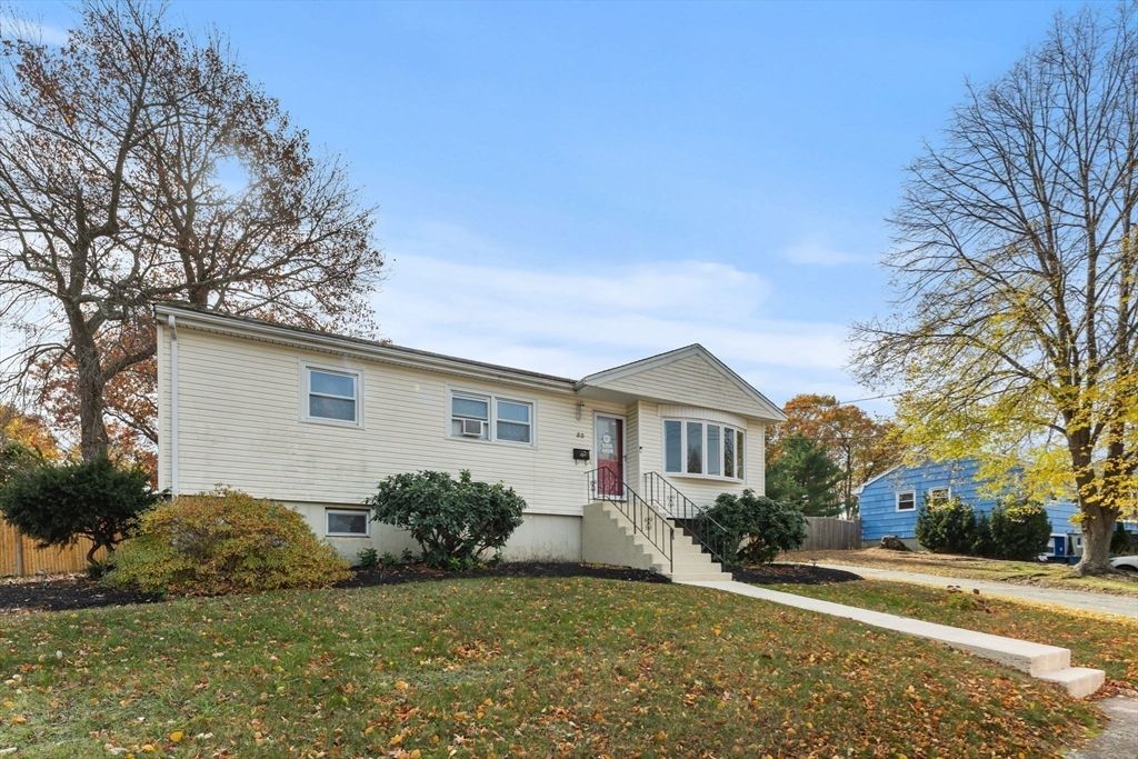 Backyard, Exterior, Facade, Split Level