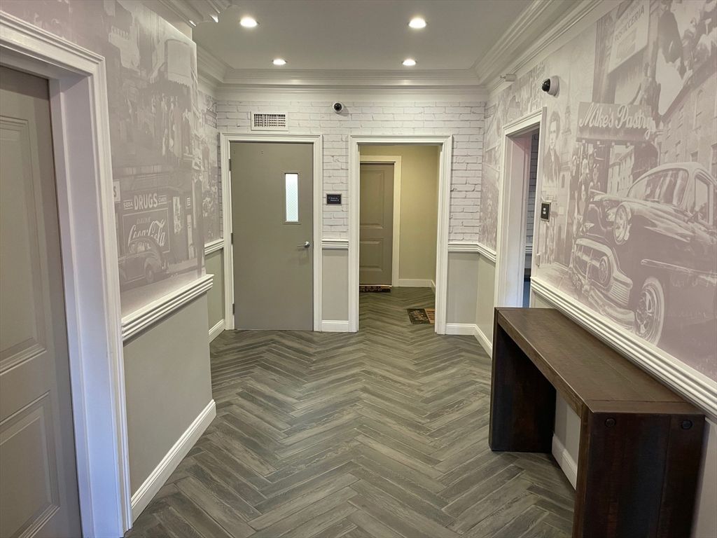 Interior, Recessed Lighting, Wood Texture Flooring