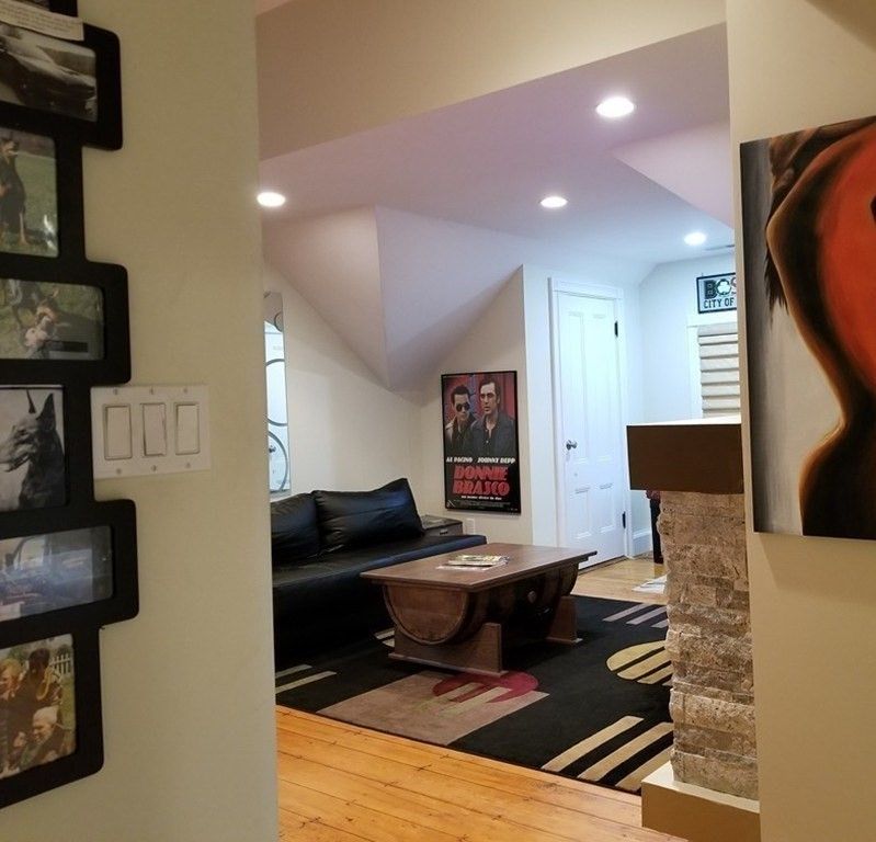 Interior, Recessed Lighting, Wood Texture Flooring