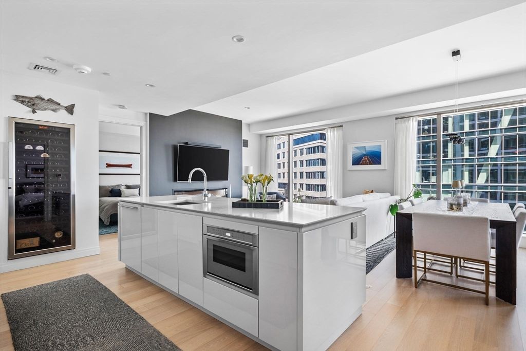 Dining room, Interior, Kitchen, Pendant Lights, Recessed Lighting, Wood Texture Flooring