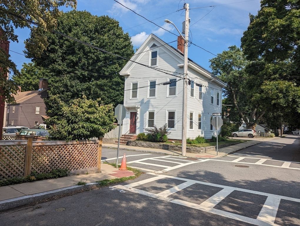 Exterior, Facade, Queen Anne Victorian