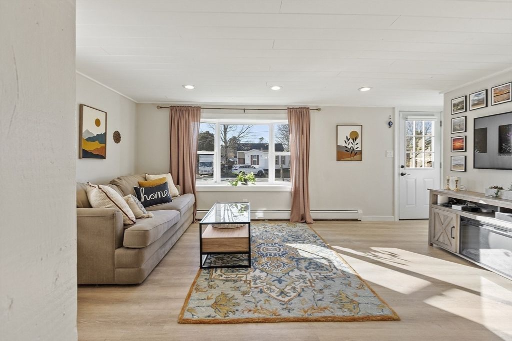 Interior, Kitchen, Living room, Recessed Lighting, Wood Texture Flooring