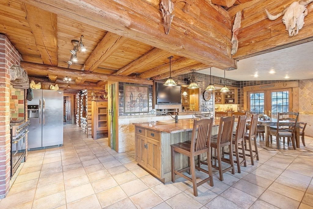Dining room, Interior, Kitchen, Pendant Lights, Stainless Steel Appliances, Wooden Beams, Wooden Ceilings, Wooden Walls