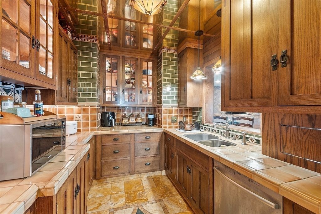 Interior, Kitchen, Pendant Lights, Tile Countertops