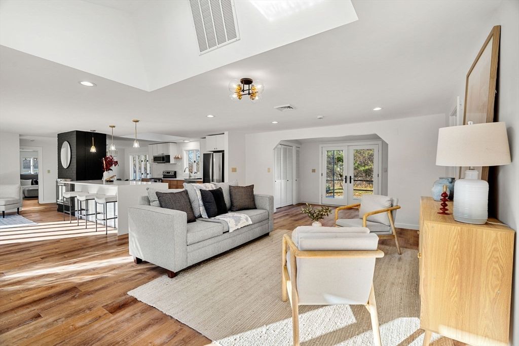 Dining room, Interior, Kitchen, Living room, Pendant Lights, Recessed Lighting, Stainless Steel Appliances, Wood Texture Flooring