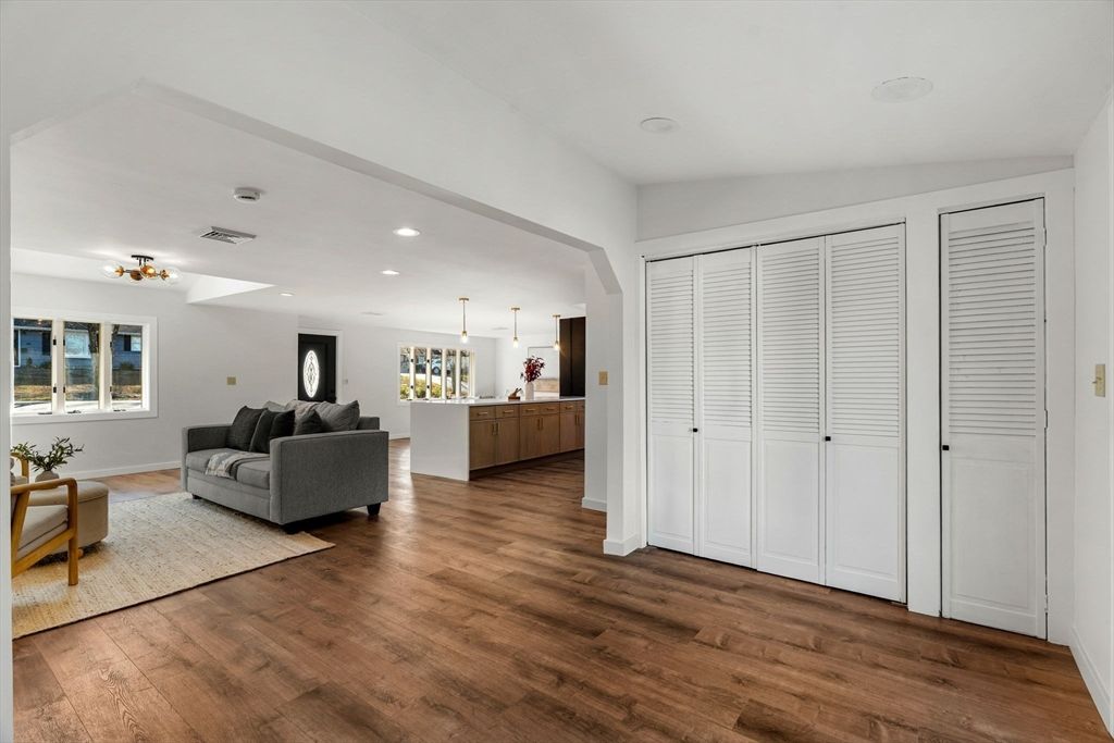 Interior, Living room, Pendant Lights, Recessed Lighting, Wood Texture Flooring