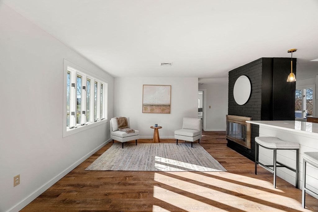 Interior, Pendant Lights, Wood Texture Flooring