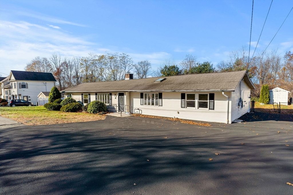 Exterior, Facade, Cape Cod