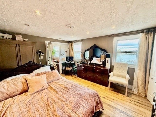 Bedroom, Interior, Recessed Lighting, Water, Wood Texture Flooring