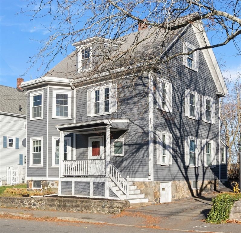 Exterior, Facade, American Foursquare