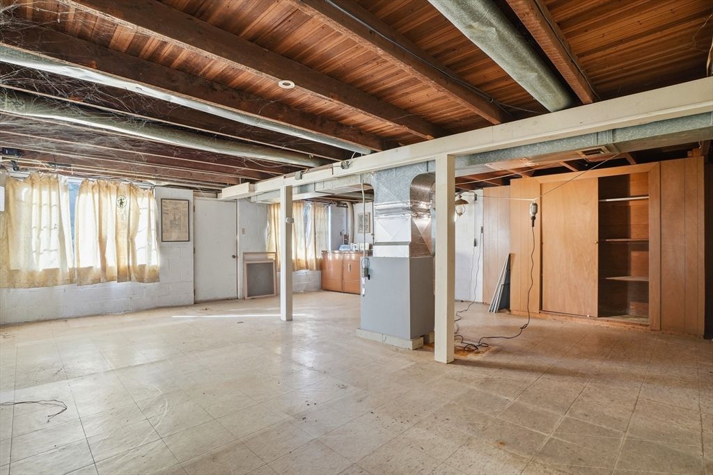 Empty room, Interior, Wooden Beams, Wooden Ceilings
