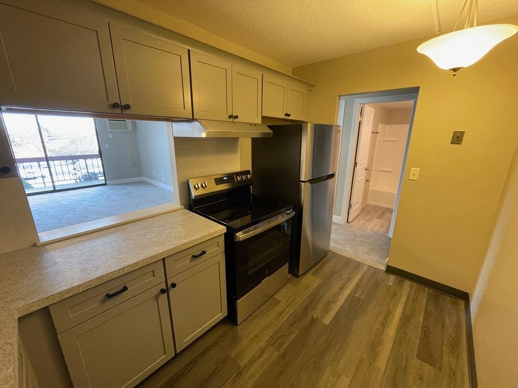 Interior, Kitchen, Pendant Lights, Wood Texture Flooring