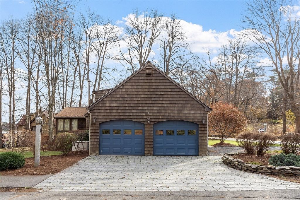 Attached, Exterior, Facade, Brick Traditional